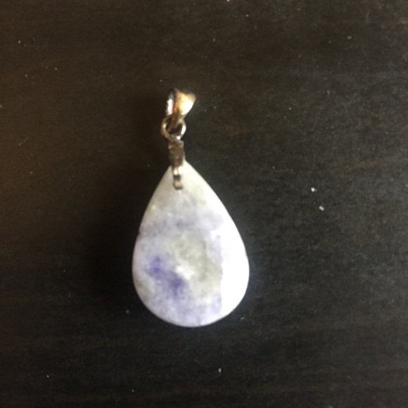 3/$20 ⚡️ NWOT Purple quartz pendant - Picture 2 of 2